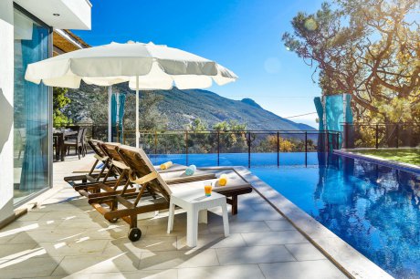 Villa Eylül İslamlar Jakuzili (6) Kişilik Korunaklı Muhafazakar Havuzlu Villa