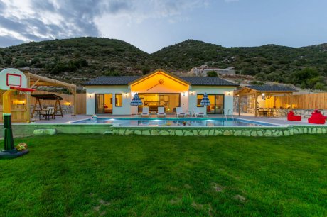 Villa Buğlem Sarıbelen Doğa Manzaralı Jakuzili Kiralık Balayı Villası