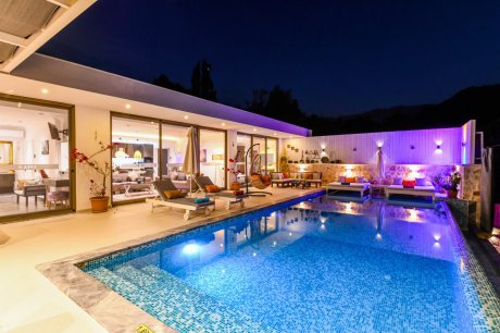 Villa Asya Lüks Havuzu Korunaklı Kiralık Balayı ve Aile Villası