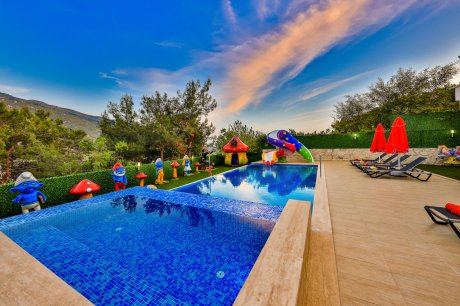 Villa Disney (10) Kişilik Geniş Aileler İçin Kiralık Yazlık Villa 