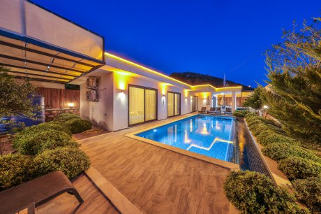 Villa Niba Doğa İçerisinde Jakuzili Kiralık Balayı Villası