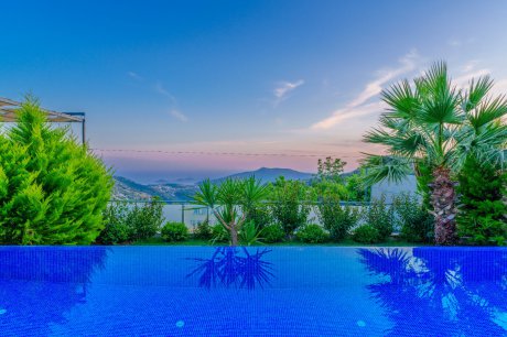 Villa Elegance Deluxe Deniz Manzaralı Jakuzili Aktiviteli Kiralık Balayı Villası