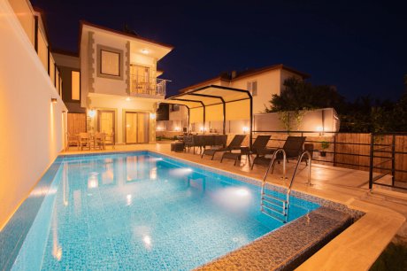 Villa Çağdaş2 Doğa İçerisinde Jakuzili Aktiviteli Kiralık Balayı villası