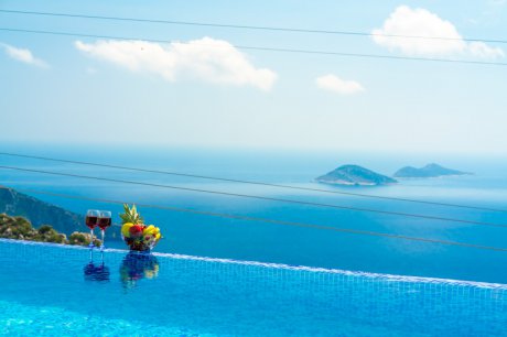 Villa Retro Deniz Manzaralı Isıtmalı Havuzlu Saunalı Çift Jakuzi lüks Kiralık Villa