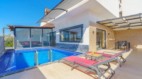 Villa Yaz 4 Merkezi Isıtmalı Havuzlu Muhafazakar Balayı Villası