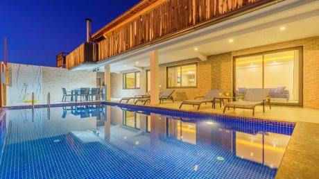 Villa Yaz 3 Merkeze Yakın Isıtmalı Havuzlu Muhafazakar Villa