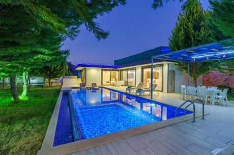 Villa Saha Jakuzili Bahçeli Balayı Villası