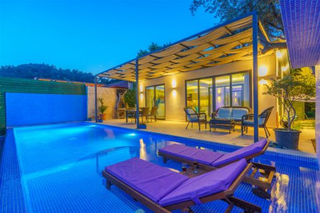 Villa Leonardo Isıtmalı Havuzlu Kiralık Yazlık Balayı Villası