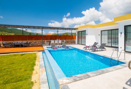 Villa Golden 2 Doğa İçerisinde Jakuzili Havuzu Korunaklı Kiralık Villa