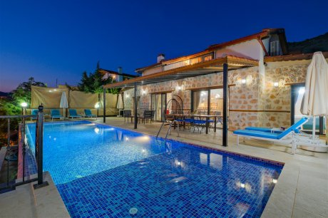 Villa Ev May Doğa İçerisinde Isıtmalı Havuzlu Kiralık Villa