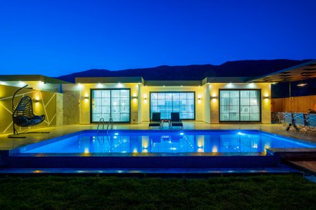 Villa Golden 1 Doğa İçerisinde Jakuzili Havuzu Korunaklı Kiralık Villa