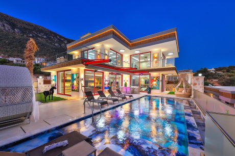 Villa Red Palm Doğa ve Lüks Modern Jakuzili Kiralık Villa