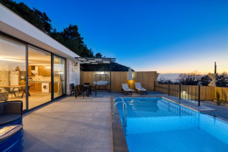 Villa Elegance 2 Doğa İçerisinde Jakuzili Taş Ev Kiralık Balayı Villası