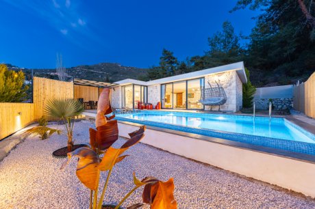 Villa Elegance 1 Doğa İçerisinde Jakuzili Taş Ev Kiralık Balayı Villası