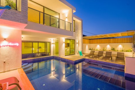 Villa Ari Isıtmalı Havuzlu Saunalı Balayı Villası