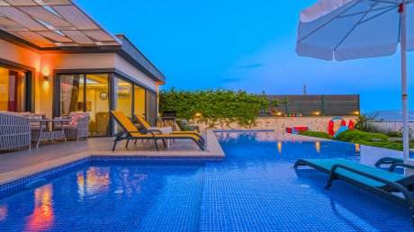 Villa Berra Deluxe Lüks Havuzu Korunaklı Kiralık Yazlık Villa