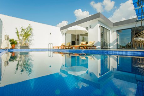 Villa Esin Jakuzili Doğa Manzaralı Havuzlu Korunaklı  Kiralık Yazlık Balayı Villası