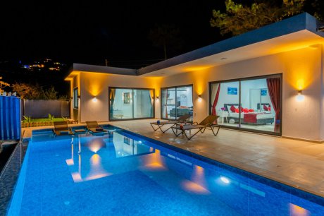 Villa Gökkuşağı İslamlar Jakuzili Doğa İçerisinde Balayı Villası