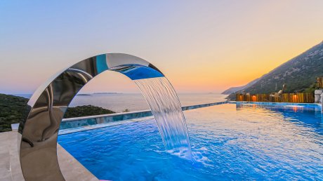 Villa Nevra Doğa ve Deniz Manzaralı Jakuzili Kiralık Villa