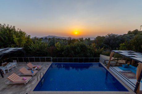 Villa Sultan doğa içerisinde,bahçeli Jakuzili Kiralık Balayı Villası