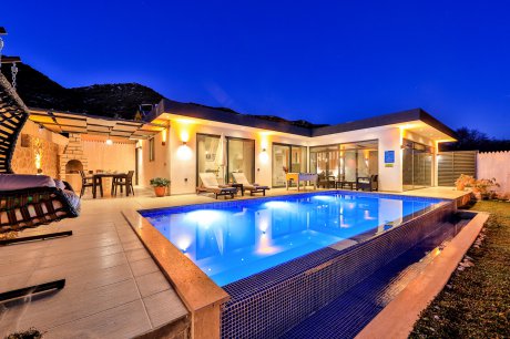 Villa Therapy, Doğa İçerisinde Jakuzili Kiralık Balayı Tatili