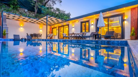 Villa Özüm Özel Havuzlu Muhafazakar Jakuzili Balayı Villası