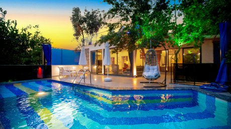 Villa Dorelli Doğa İçerisinde Aktiviteli Jakuzili kiralık Balayı Villası