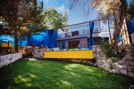 Villa Cerenimo Doğa İçerisinde Aktiviteli Jakuzili kiralık Balayı Villası