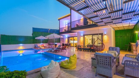 Villa Göktaşı Jakuzili Korunaklı Balayı Villası