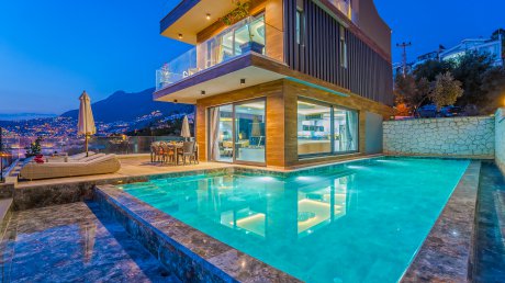 Villa Uğurlu Kışla Merkezi Isıtmalı Havuzlu Jakuzili Kiralık Balayı Villası