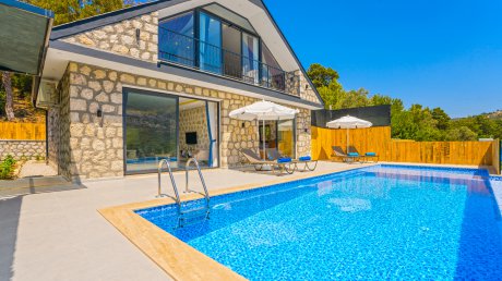 Villa Çamlık Lüks Jakuzili Havuzu Korunaklı Kiralık Yazlık Villa