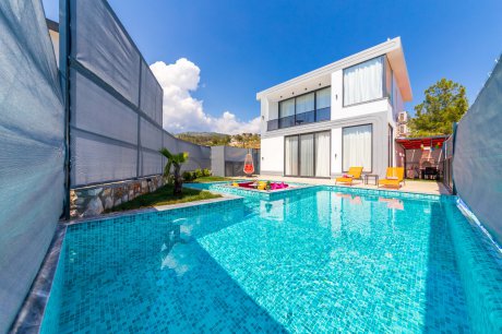 Villa Sisters Doğa İçerisinde Jakuzili Kiralık Balayı Villası