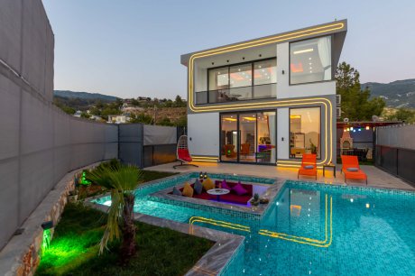 Villa Sisters Doğa İçerisinde Jakuzili Kiralık Balayı Villası