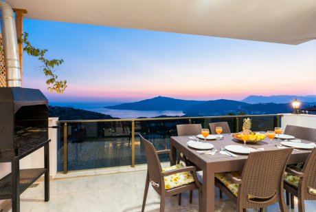 Villa Alkım Bade Deniz Manzaralı Jakuzili Kiralık Villa